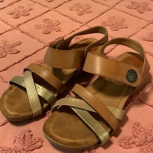 G H Bass womens sandals